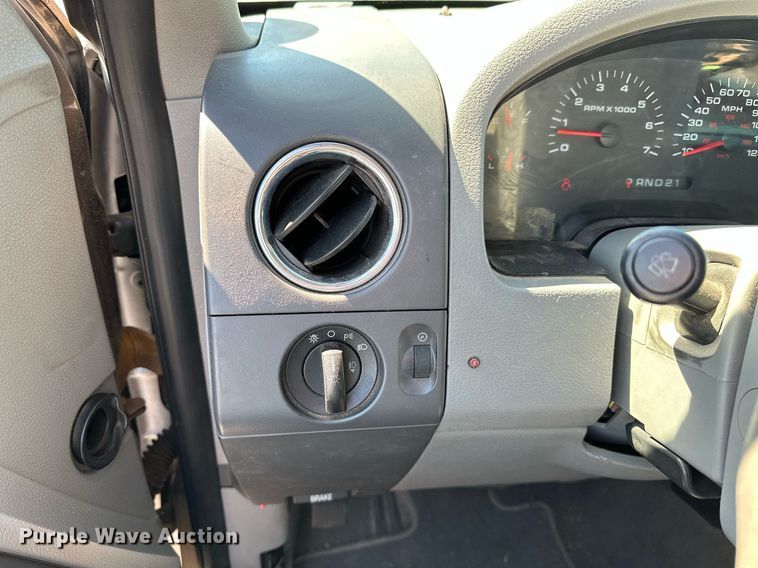 image for item LR9678 2004 Ford F150  SuperCab pickup truck