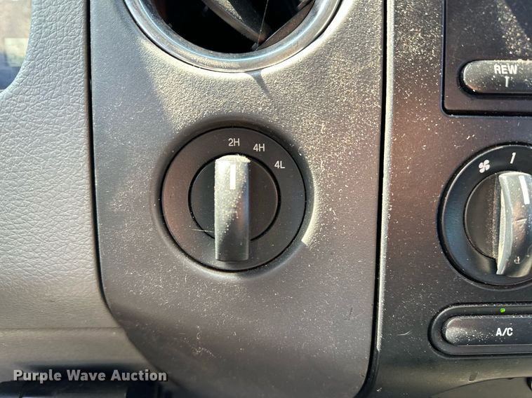 image for item LR9678 2004 Ford F150  SuperCab pickup truck