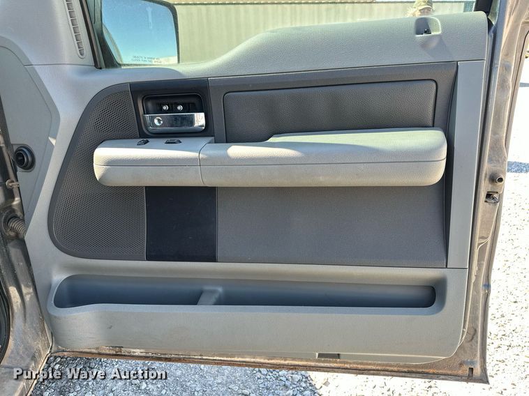 image for item LR9678 2004 Ford F150  SuperCab pickup truck