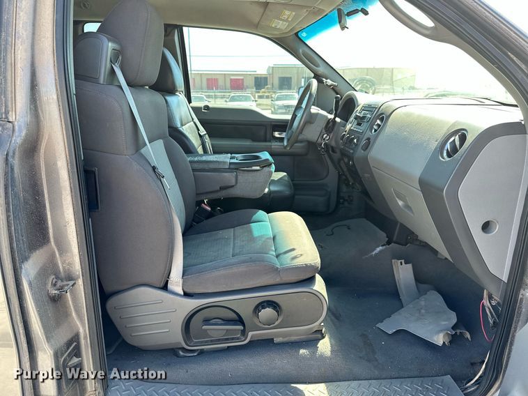 image for item LR9678 2004 Ford F150  SuperCab pickup truck