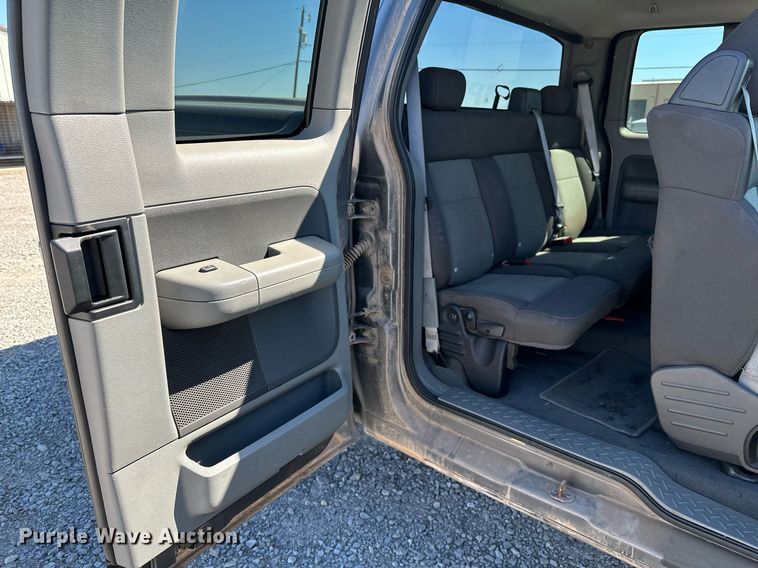 image for item LR9678 2004 Ford F150  SuperCab pickup truck