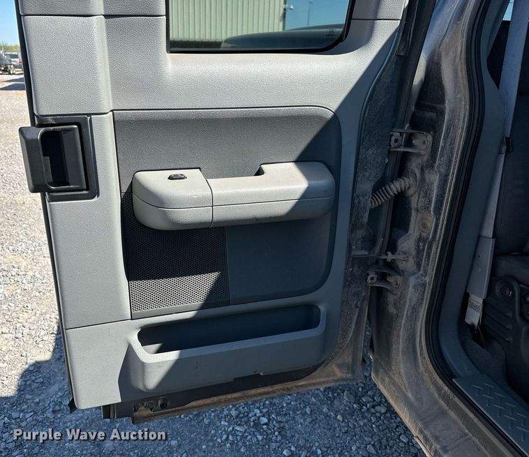 image for item LR9678 2004 Ford F150  SuperCab pickup truck