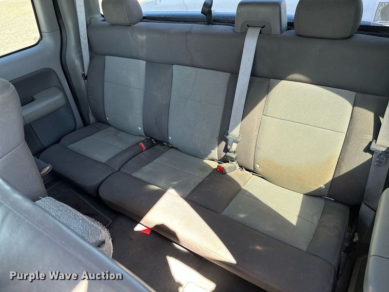 image for item LR9678 2004 Ford F150  SuperCab pickup truck