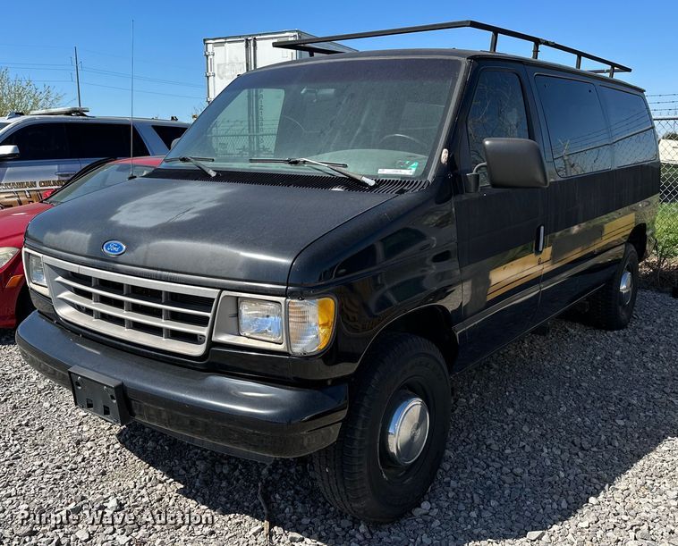 image for item LR9679 1995 Ford Club Wagon  van