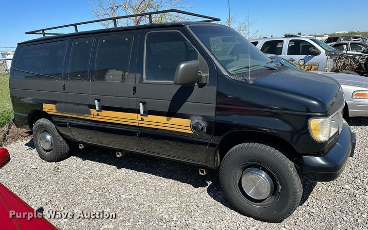 image for item LR9679 1995 Ford Club Wagon  van