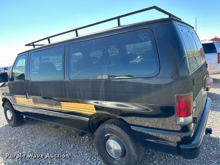 image for item LR9679 1995 Ford Club Wagon  van