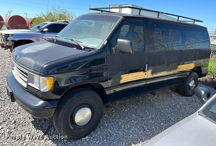 image for item LR9679 1995 Ford Club Wagon  van