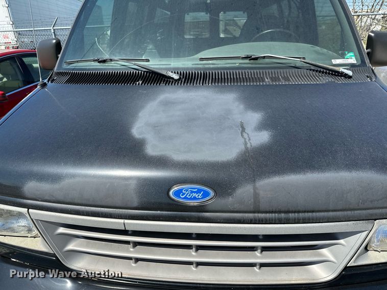 image for item LR9679 1995 Ford Club Wagon  van