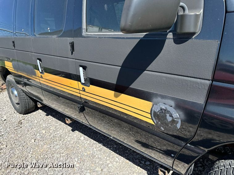 image for item LR9679 1995 Ford Club Wagon  van