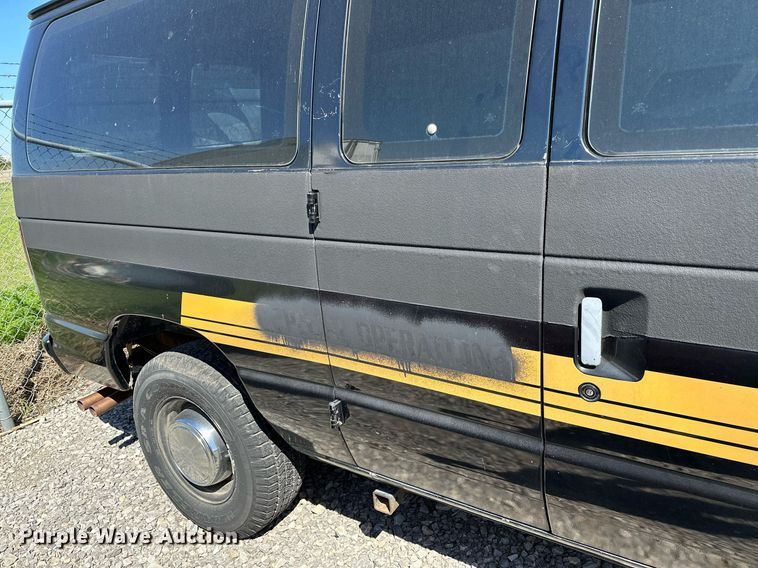 image for item LR9679 1995 Ford Club Wagon  van