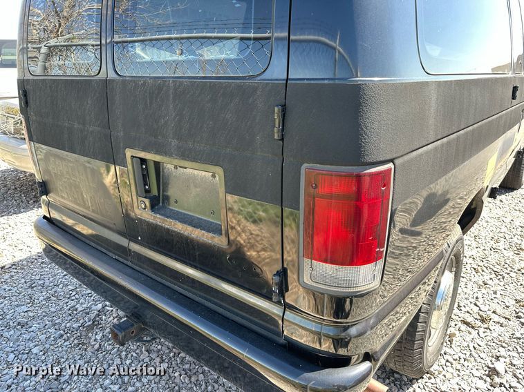 image for item LR9679 1995 Ford Club Wagon  van