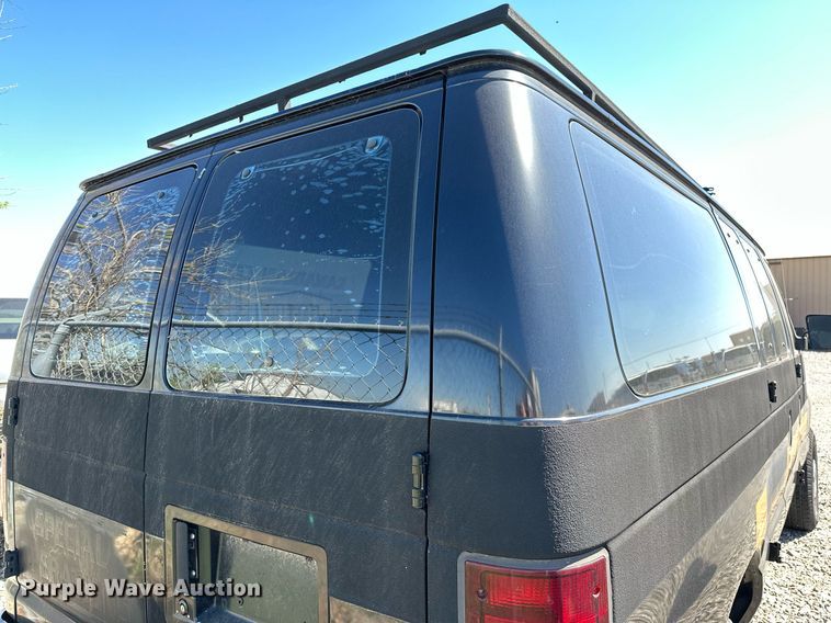 image for item LR9679 1995 Ford Club Wagon  van