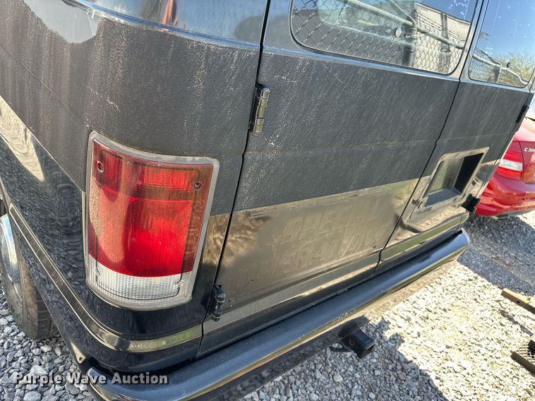 image for item LR9679 1995 Ford Club Wagon  van