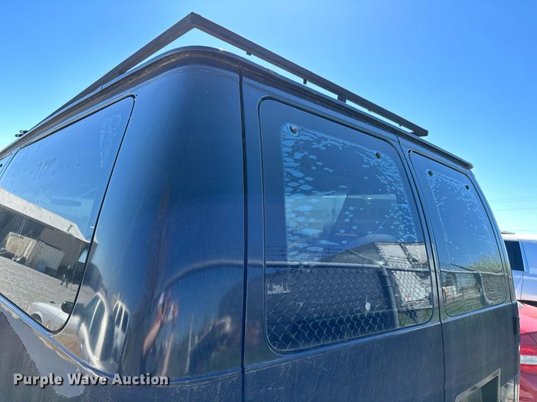 image for item LR9679 1995 Ford Club Wagon  van