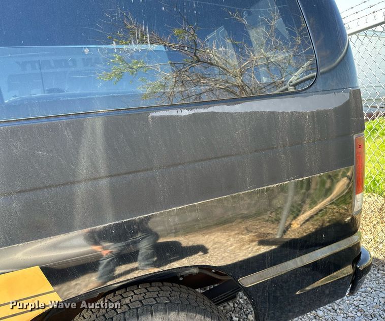 image for item LR9679 1995 Ford Club Wagon  van