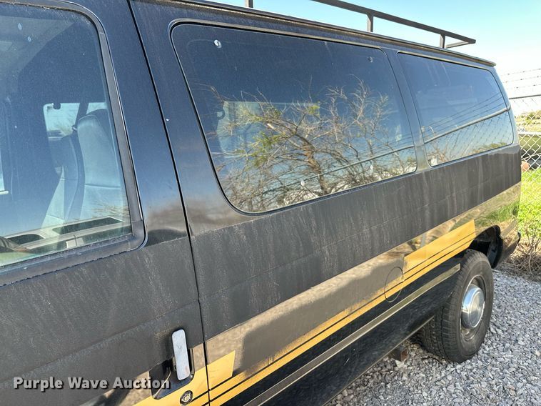 image for item LR9679 1995 Ford Club Wagon  van