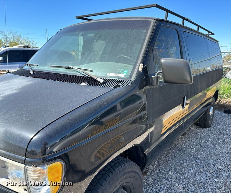 image for item LR9679 1995 Ford Club Wagon  van