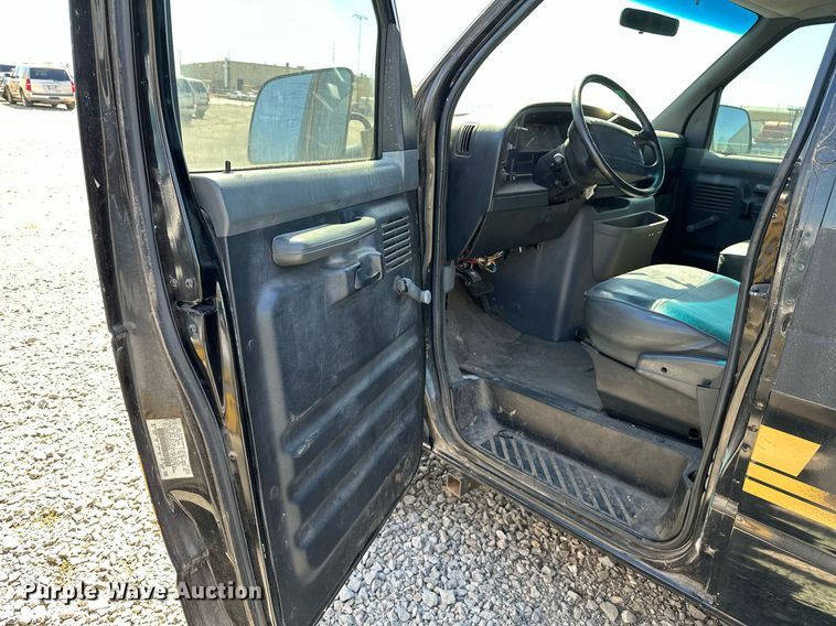 image for item LR9679 1995 Ford Club Wagon  van