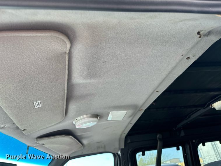 image for item LR9679 1995 Ford Club Wagon  van