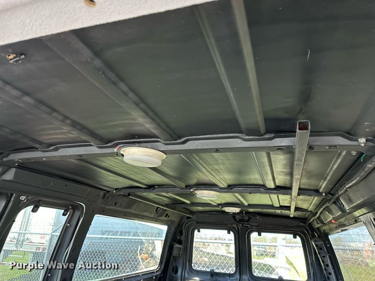 image for item LR9679 1995 Ford Club Wagon  van