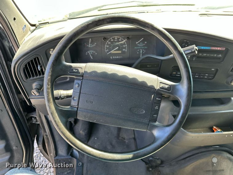 image for item LR9679 1995 Ford Club Wagon  van