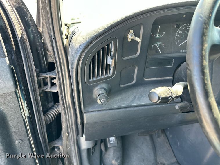 image for item LR9679 1995 Ford Club Wagon  van