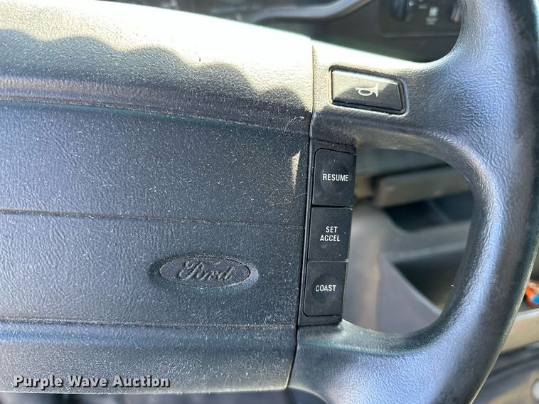 image for item LR9679 1995 Ford Club Wagon  van