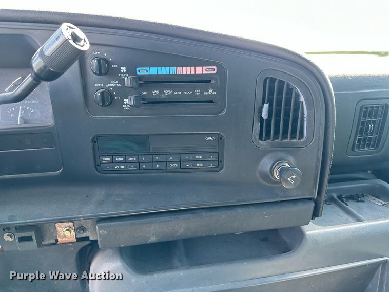 image for item LR9679 1995 Ford Club Wagon  van