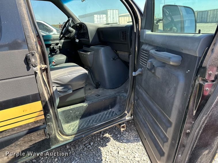 image for item LR9679 1995 Ford Club Wagon  van