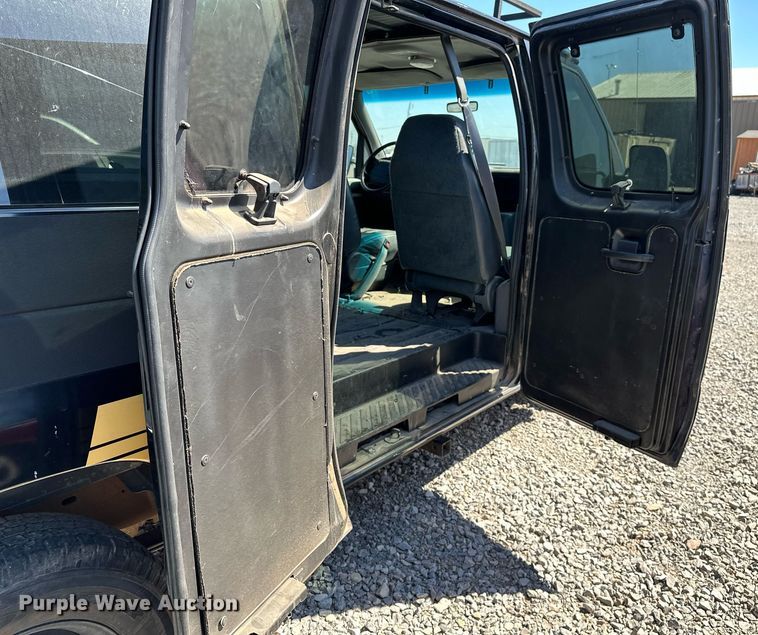 image for item LR9679 1995 Ford Club Wagon  van