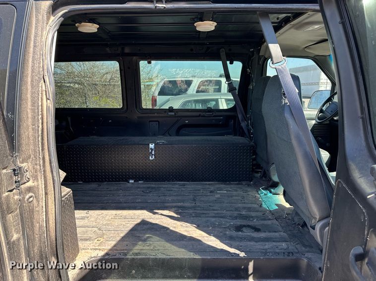 image for item LR9679 1995 Ford Club Wagon  van