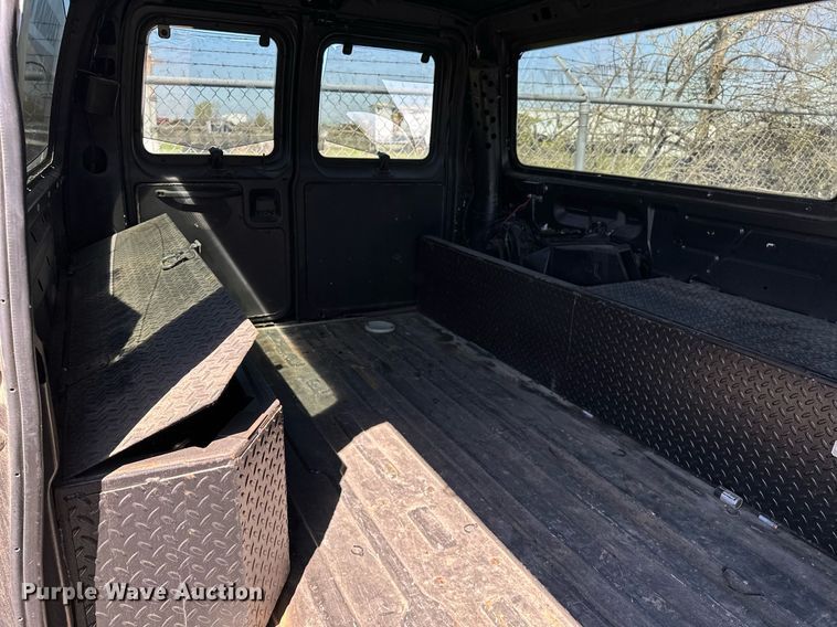 image for item LR9679 1995 Ford Club Wagon  van