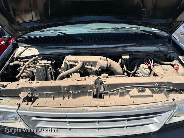 image for item LR9679 1995 Ford Club Wagon  van