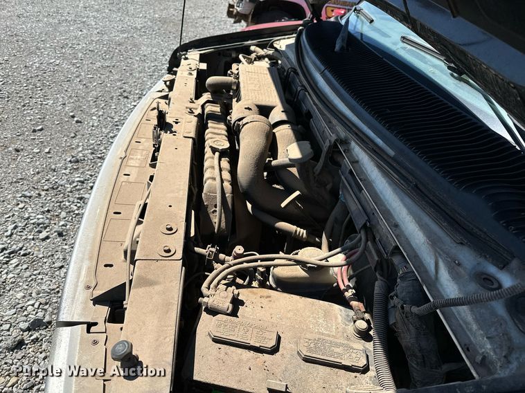 image for item LR9679 1995 Ford Club Wagon  van