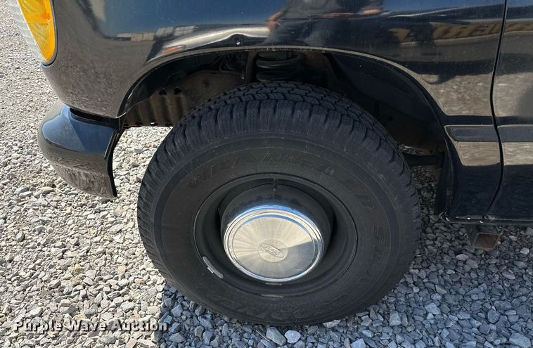 image for item LR9679 1995 Ford Club Wagon  van