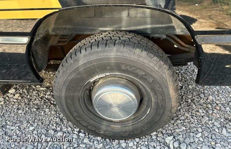 image for item LR9679 1995 Ford Club Wagon  van