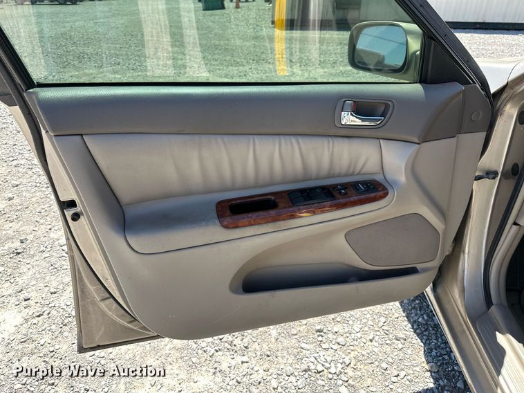 image for item LR9683 2002 Toyota Camry LXS