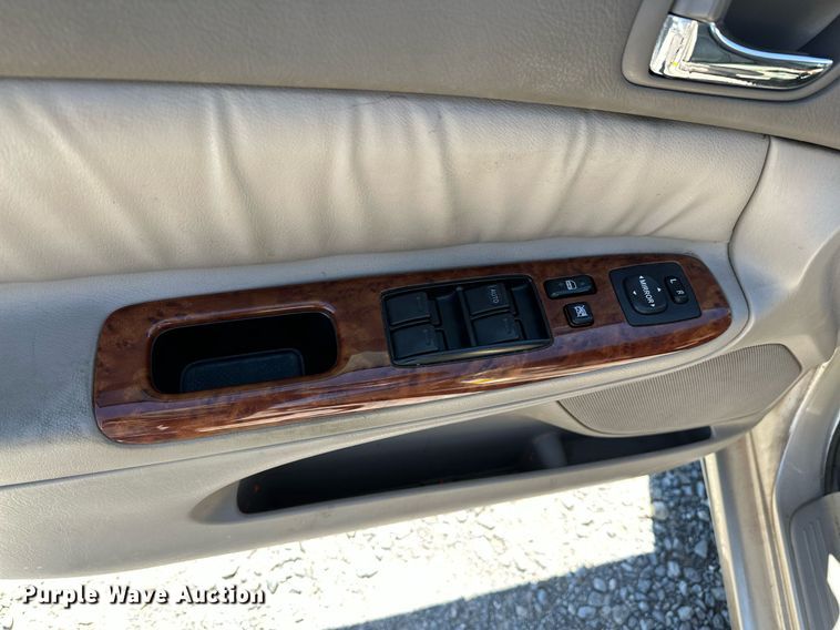 image for item LR9683 2002 Toyota Camry LXS