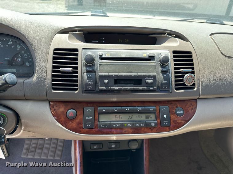 image for item LR9683 2002 Toyota Camry LXS