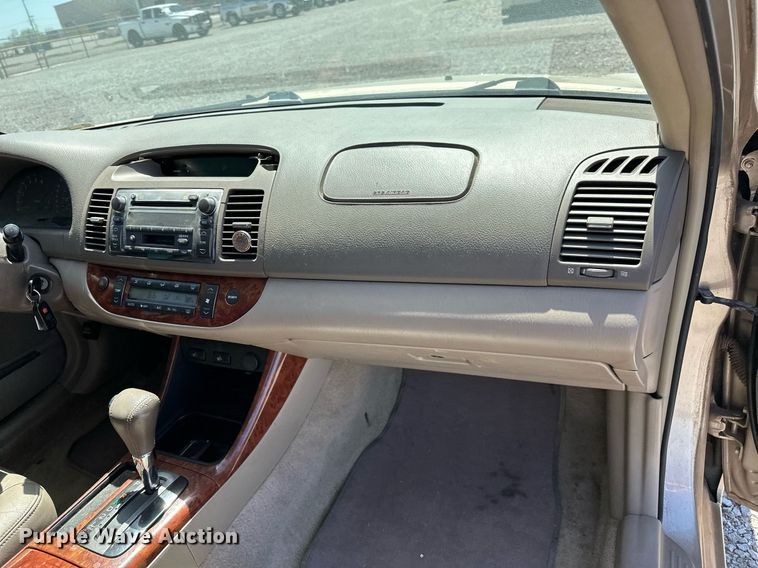 image for item LR9683 2002 Toyota Camry LXS