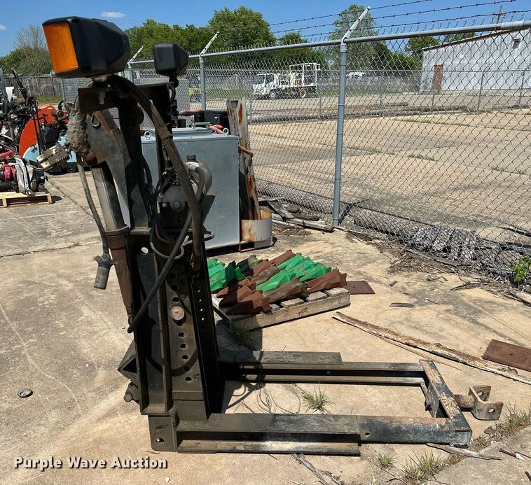 image for item LR9710 Snow plow mount