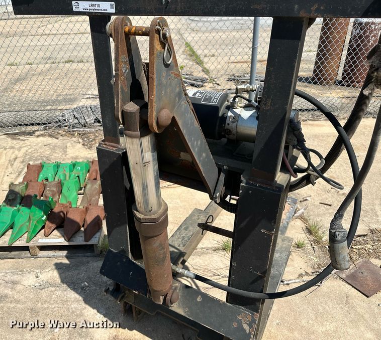 image for item LR9710 Snow plow mount