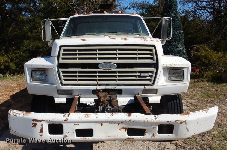 image for item LT9611 1990  Ford F800  oil distributor truck