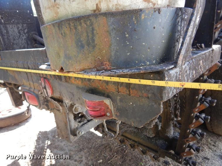 image for item LT9611 1990  Ford F800  oil distributor truck