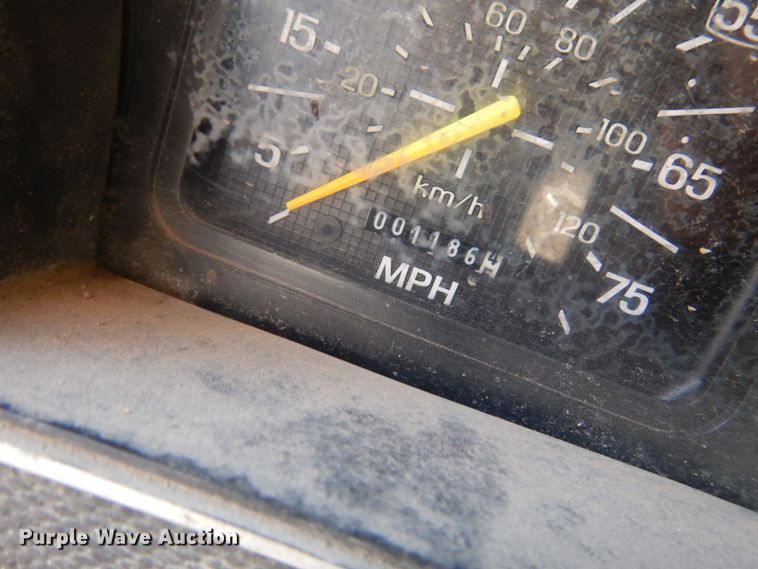 image for item LT9611 1990  Ford F800  oil distributor truck