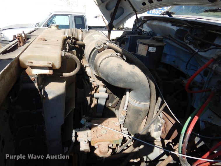 image for item LT9611 1990  Ford F800  oil distributor truck