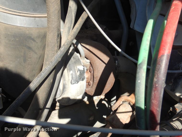 image for item LT9611 1990  Ford F800  oil distributor truck