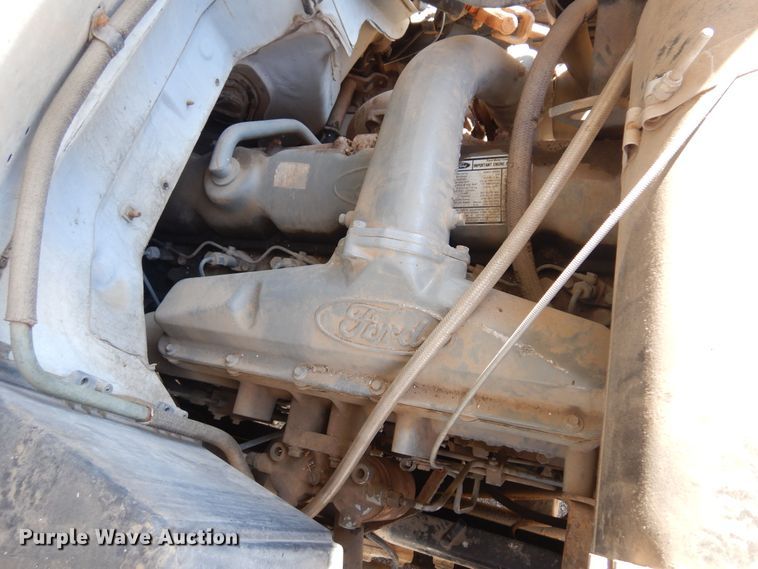 image for item LT9611 1990  Ford F800  oil distributor truck