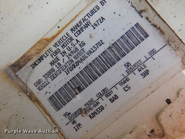 image for item LT9611 1990  Ford F800  oil distributor truck