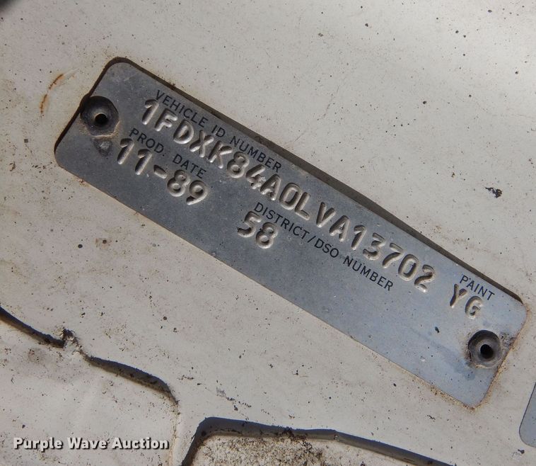 image for item LT9611 1990  Ford F800  oil distributor truck